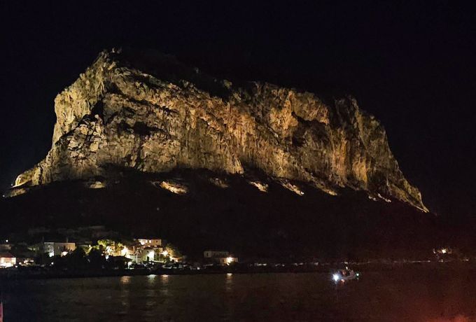 Δημήτρης Πτωχός: Νέος φωτισμός στη Μονεμβασιά για τα 205 χρόνια από την Απελευθέρωση